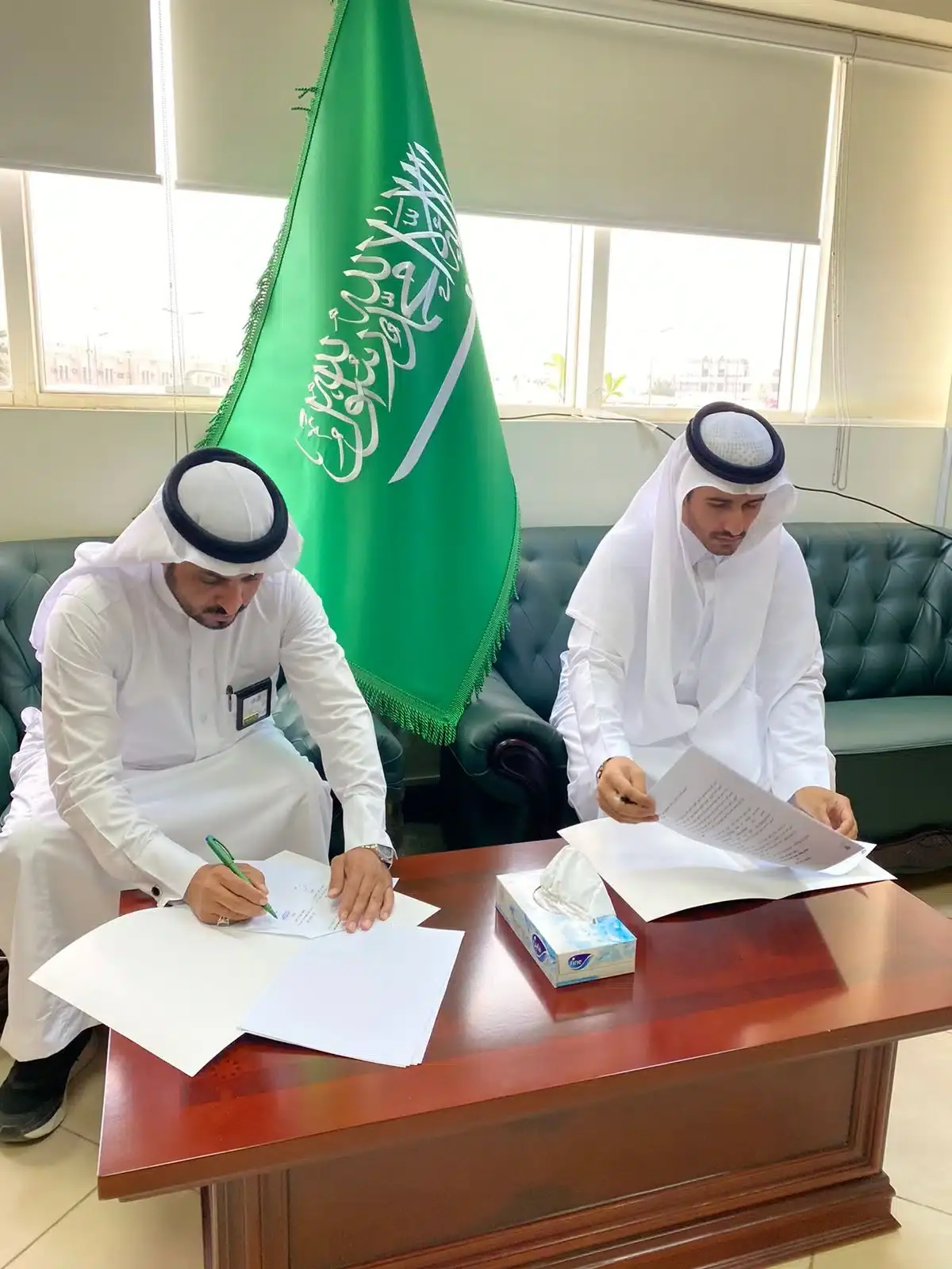 What agreement did “Riyadh Health” sign to develop health and administrative cadres?